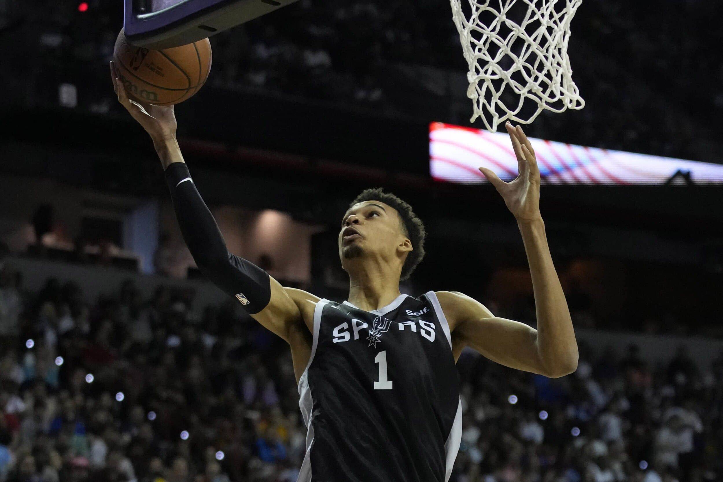 扣篮被犯规 扣篮被犯规